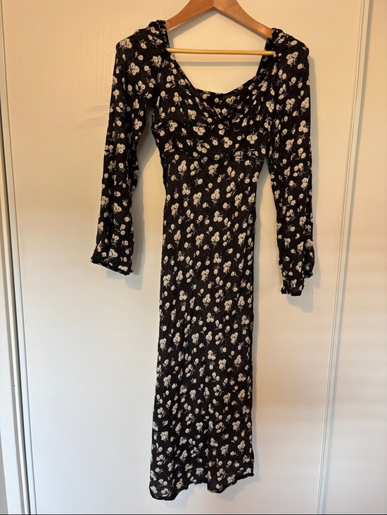 SNDYS Black Daisy Floral Maxi Dress Size 2 Billow Sleeve Milkmaid Dark Soft Girl - Picture 14 of 15
